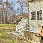 Albrightsville Home With Lake Access And Hot Tub